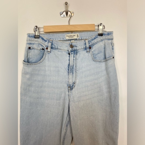 Abercrombie and Fitch Ultra High Rise 90s Slim Straight Split Hem Jeans 30/10XL - Picture 5 of 12